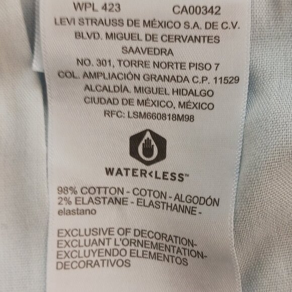 Levi's Signature Mid Rise Denim Jean Shorts, Lt. Wash, Distressed Size 12 - W31 - Picture 14 of 15